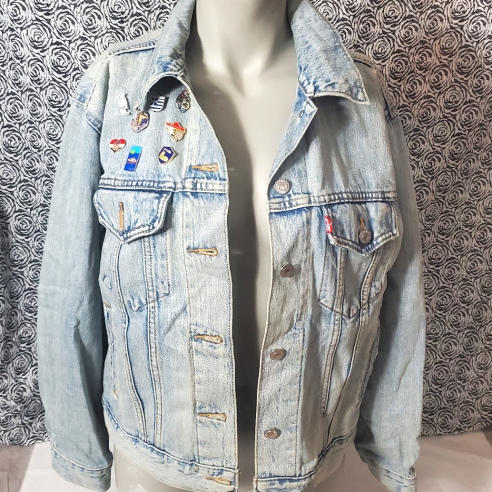 Levis travel jacket worn to perfection size M